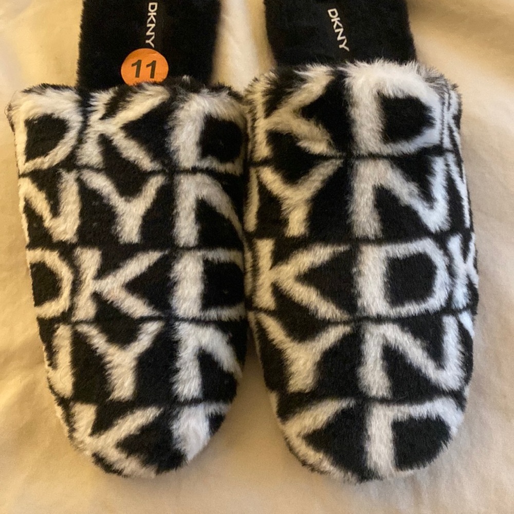 DKNY FUR SLIDES